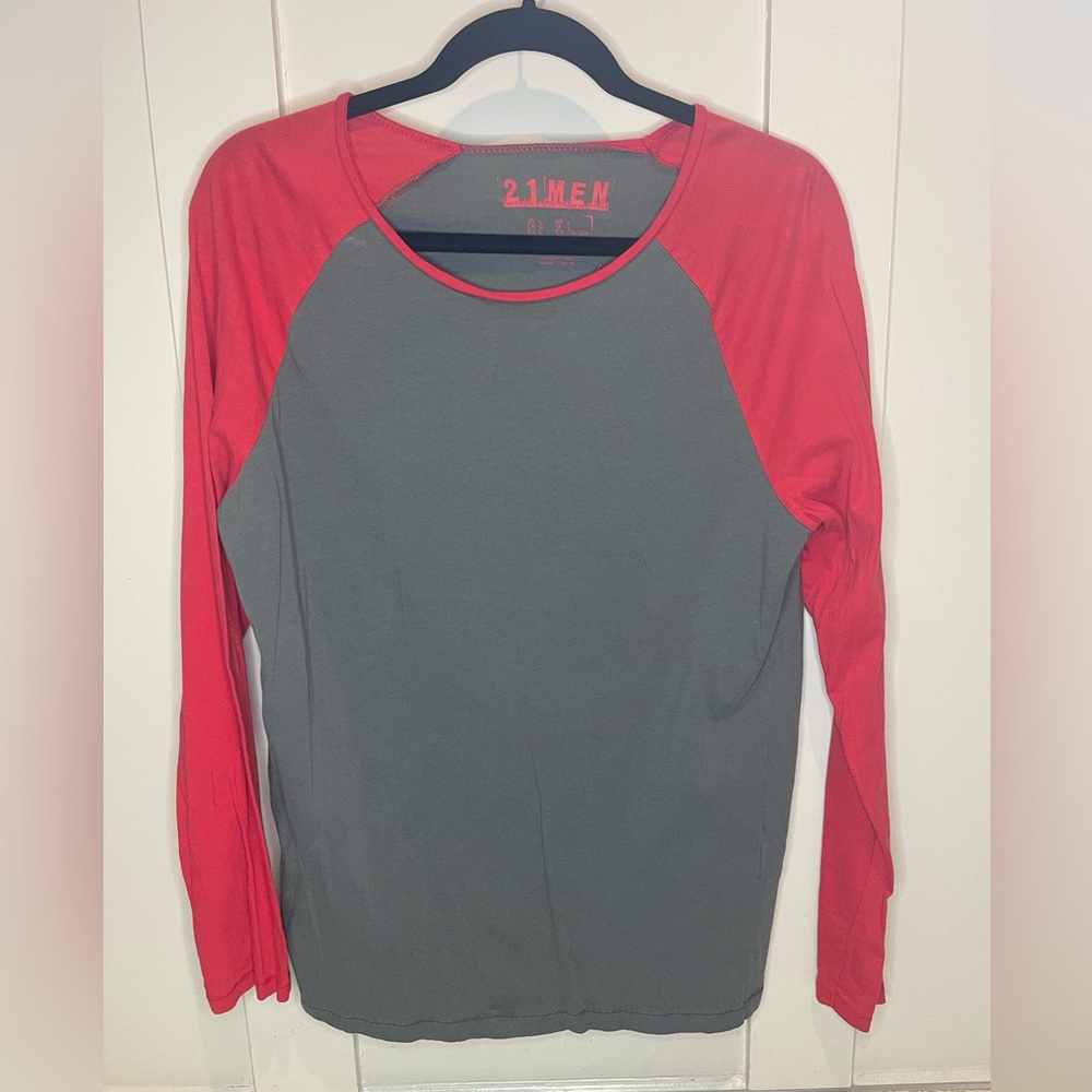 21Men Soft Long Sleeved Red/Grey Baseball Tee Size Mens Large Preloved